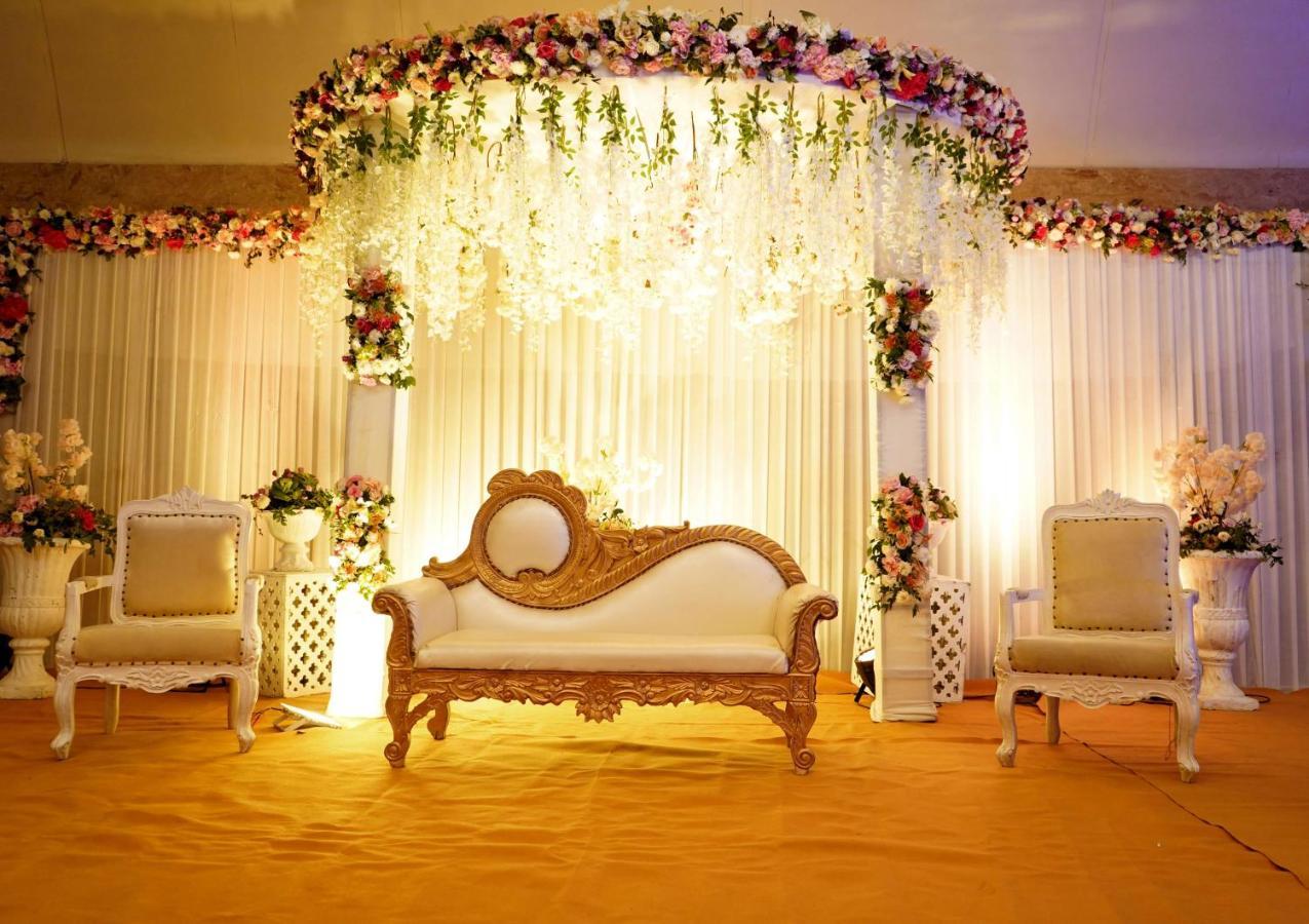 Radisson Blu Hotel New Delhi Dwarka Экстерьер фото A modern Malay wedding reception