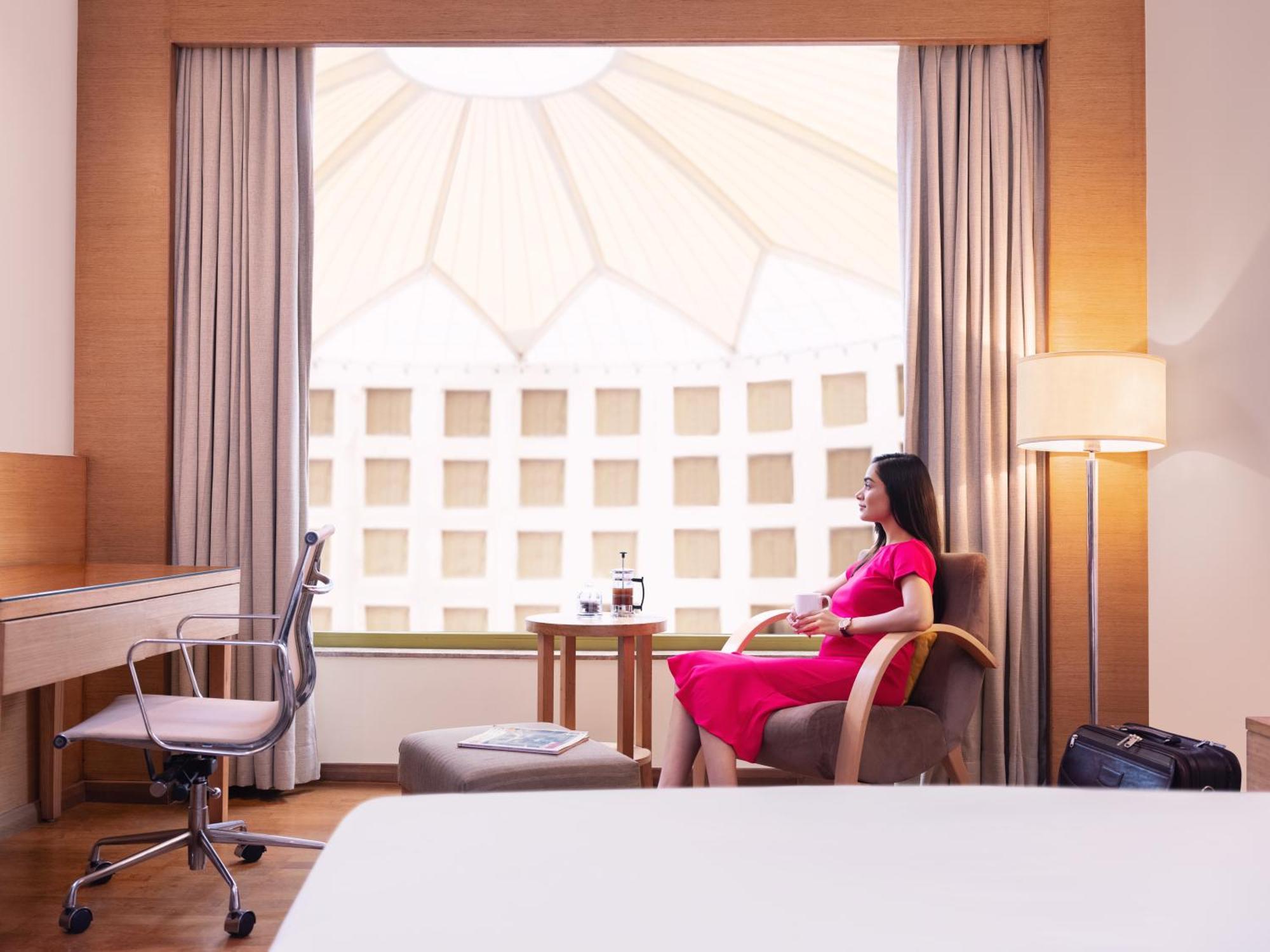 Radisson Blu Hotel New Delhi Dwarka Экстерьер фото A room at the hotel