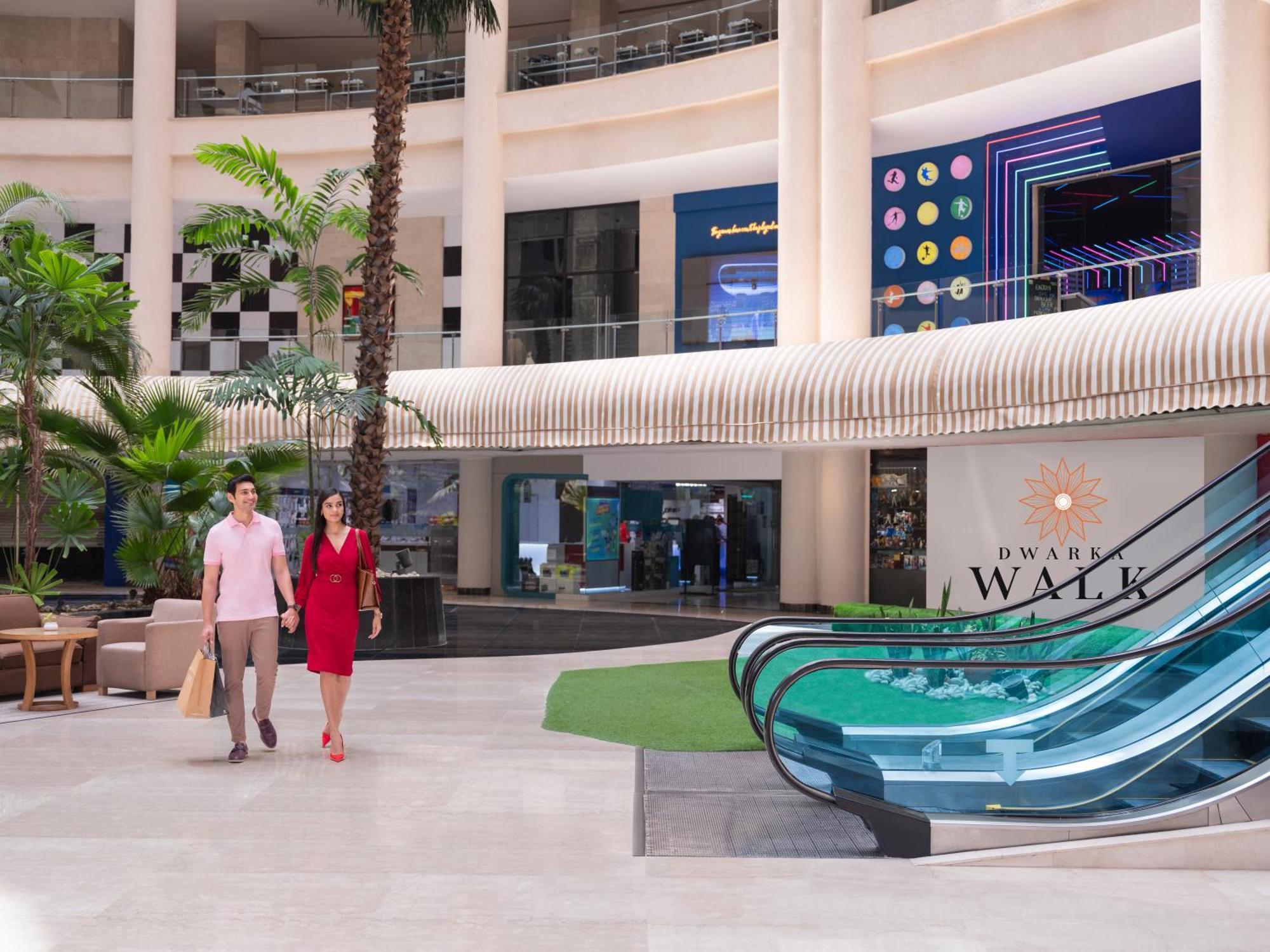 Radisson Blu Hotel New Delhi Dwarka Экстерьер фото The Walk