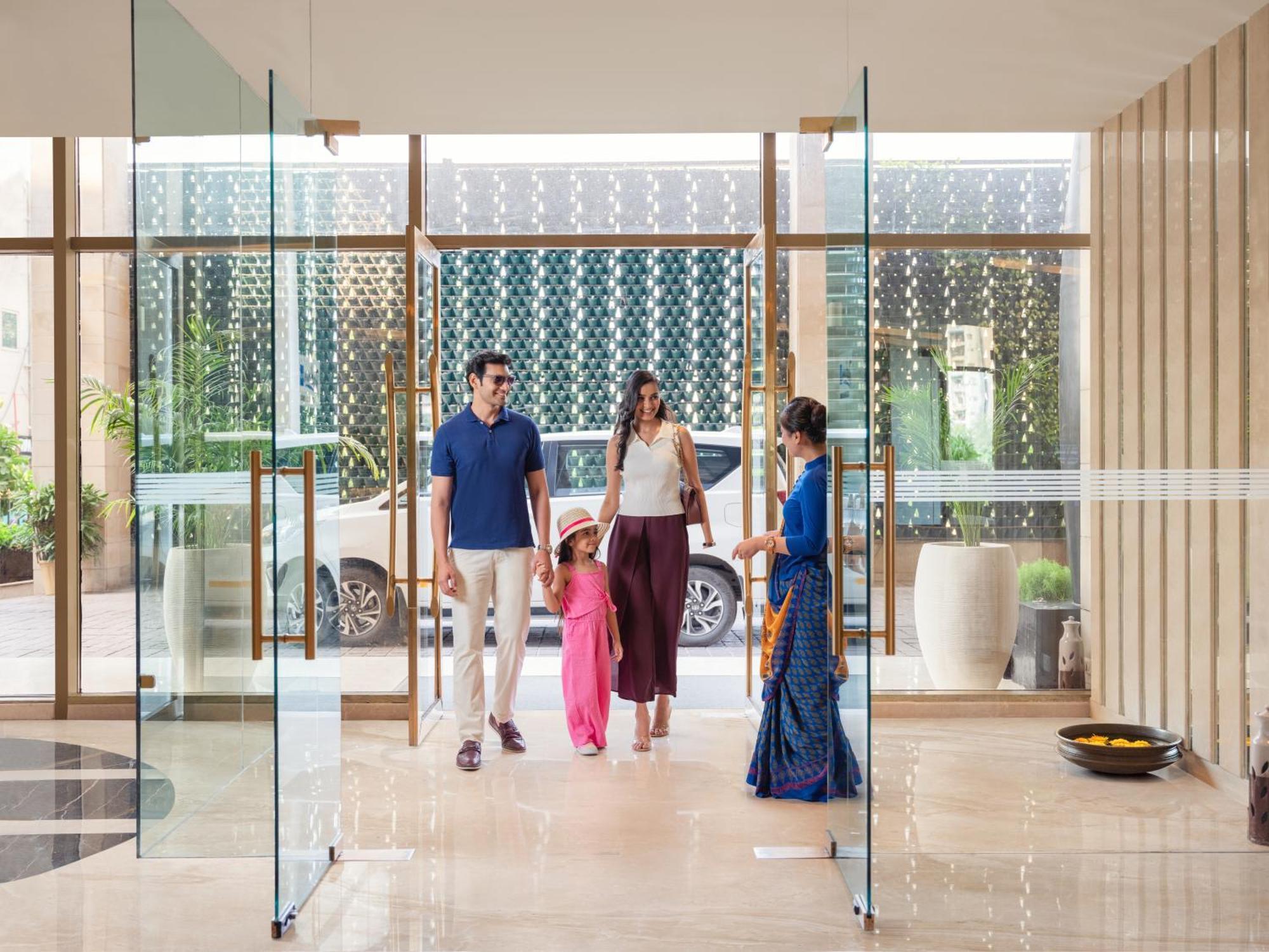 Radisson Blu Hotel New Delhi Dwarka Экстерьер фото The Oberoi, Mumbai
