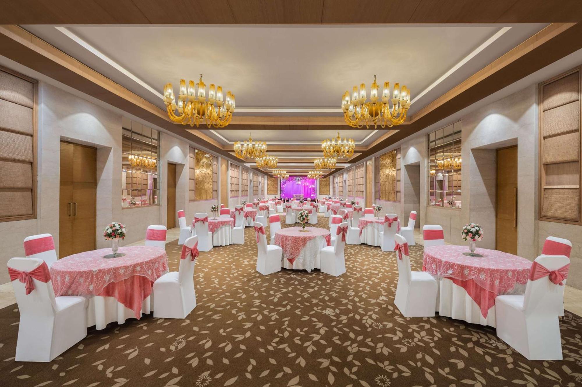 Radisson Blu Hotel New Delhi Dwarka Экстерьер фото The Grand Ballroom