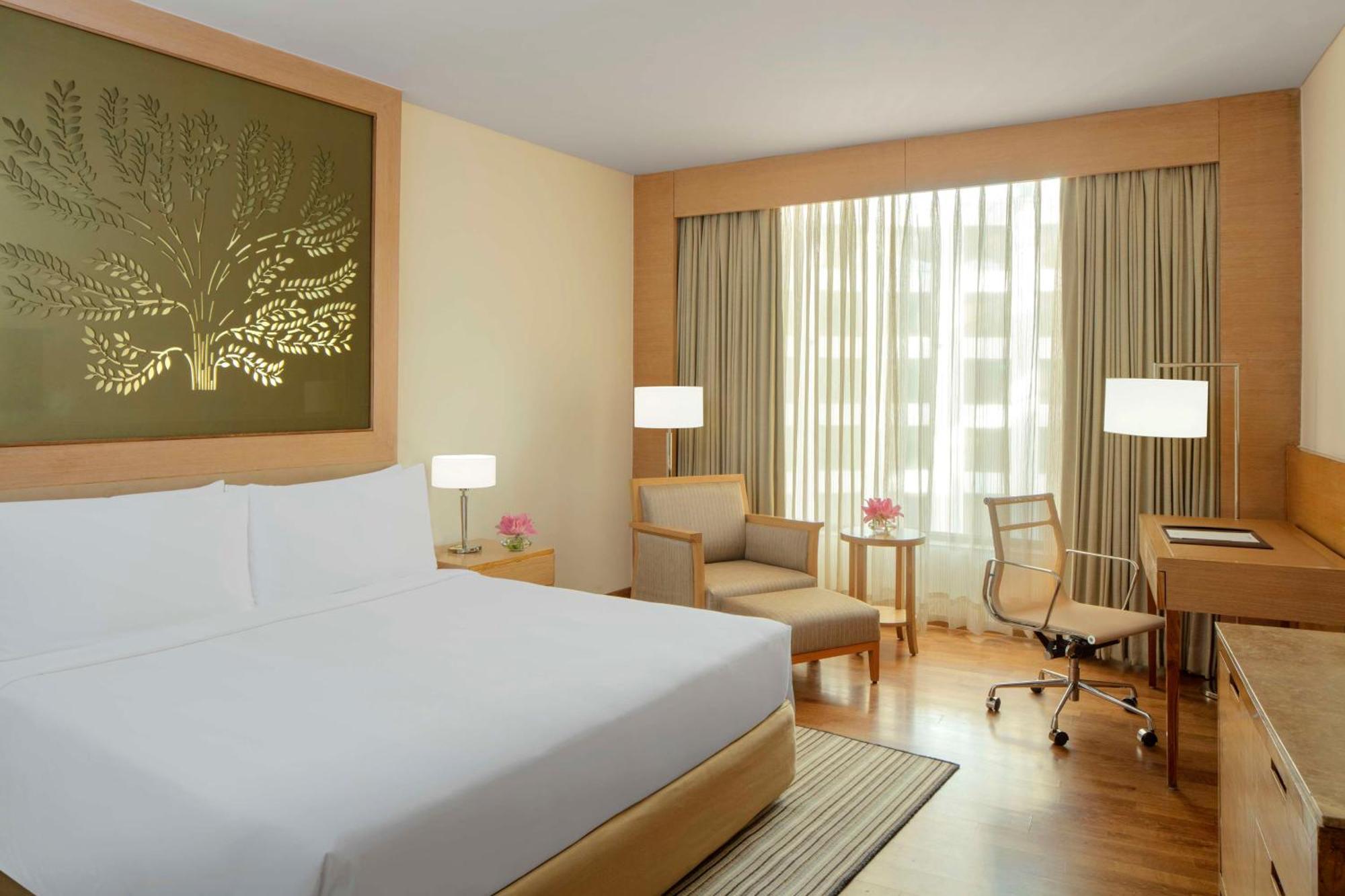 Radisson Blu Hotel New Delhi Dwarka Экстерьер фото A room at the Taj Bengal