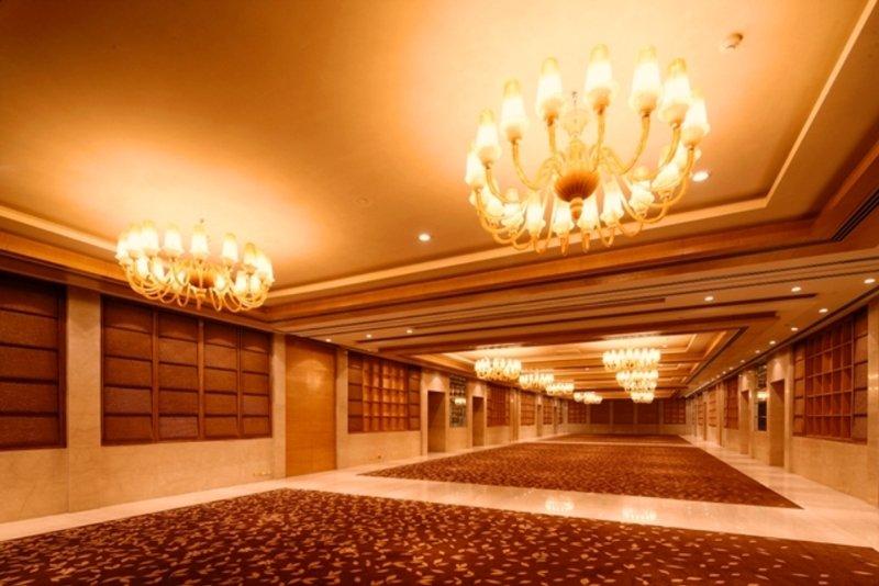 Radisson Blu Hotel New Delhi Dwarka Интерьер фото The Grand Ballroom