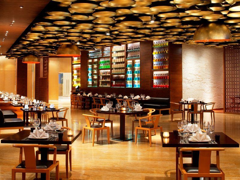 Radisson Blu Hotel New Delhi Dwarka Экстерьер фото The interior of the restaurant